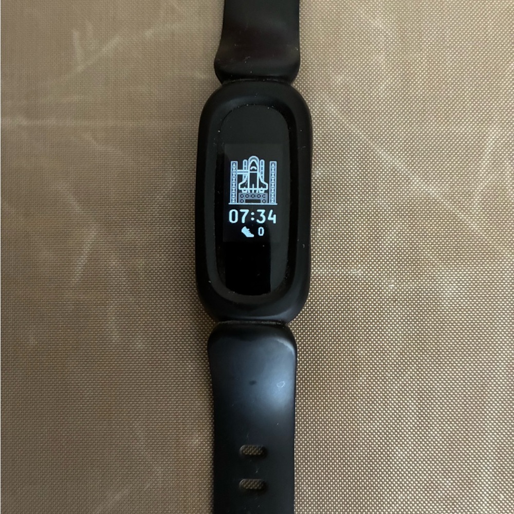 Fitbit Ace 3 Kids Black/Red Bluetooth Water-Resistant + charger